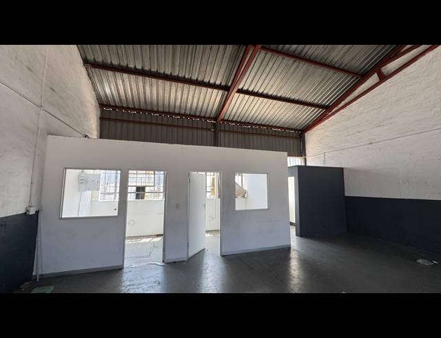 108M² WAREHOUSE TO LET IN WYNBERG